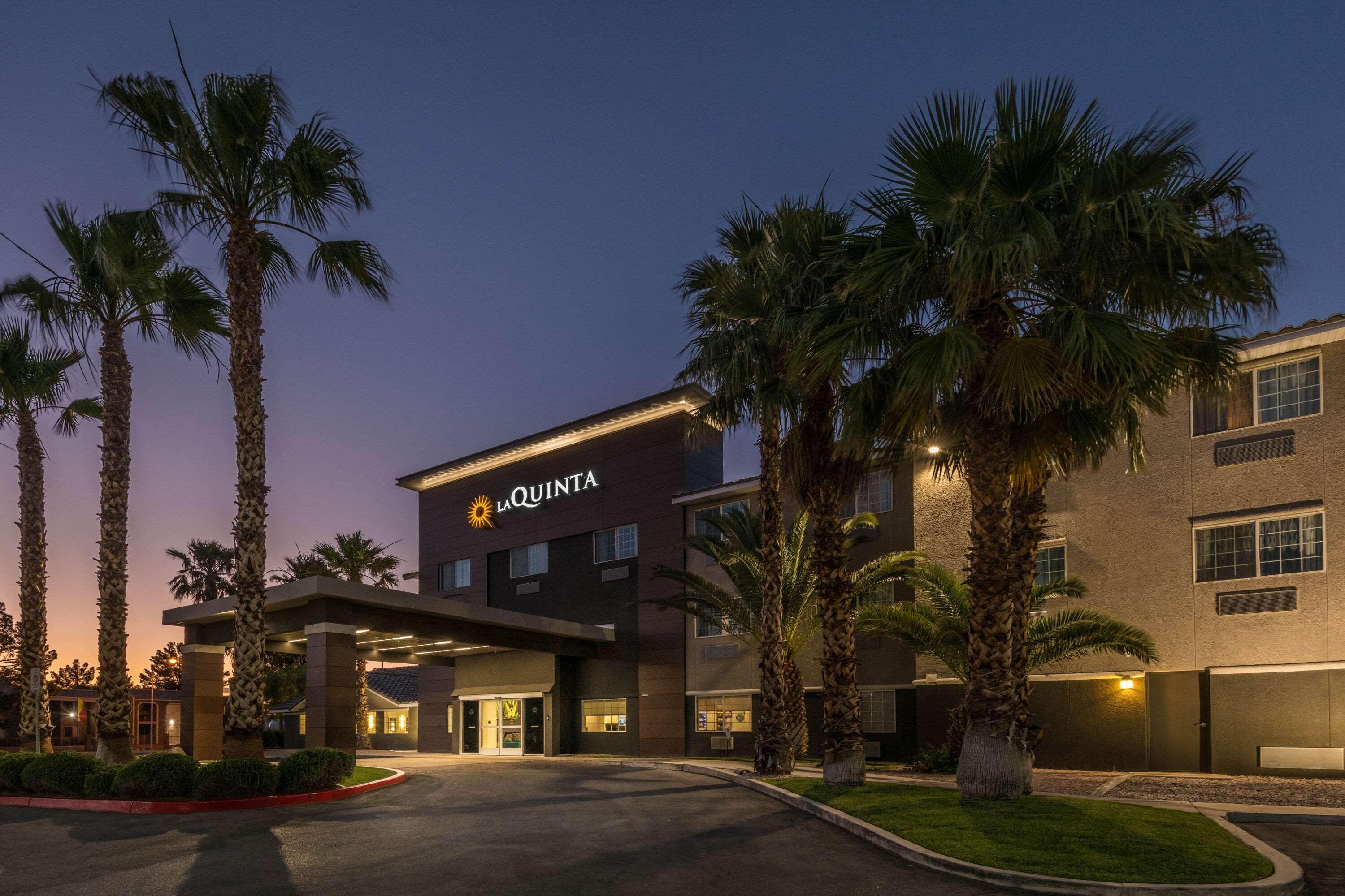 La Quinta Inn & Suites By Wyndham Las Vegas Nellis Exterior photo