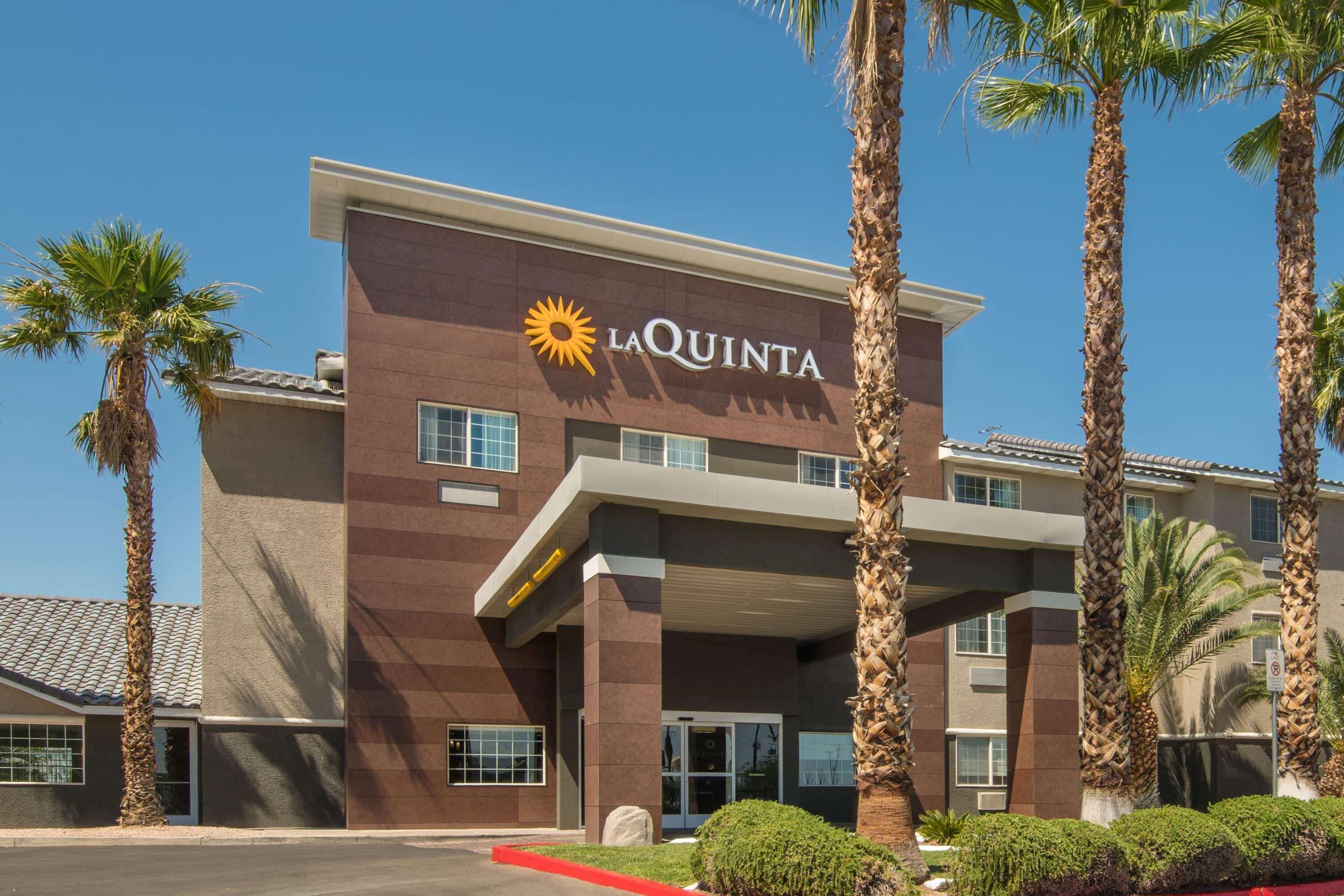 La Quinta Inn & Suites By Wyndham Las Vegas Nellis Exterior photo