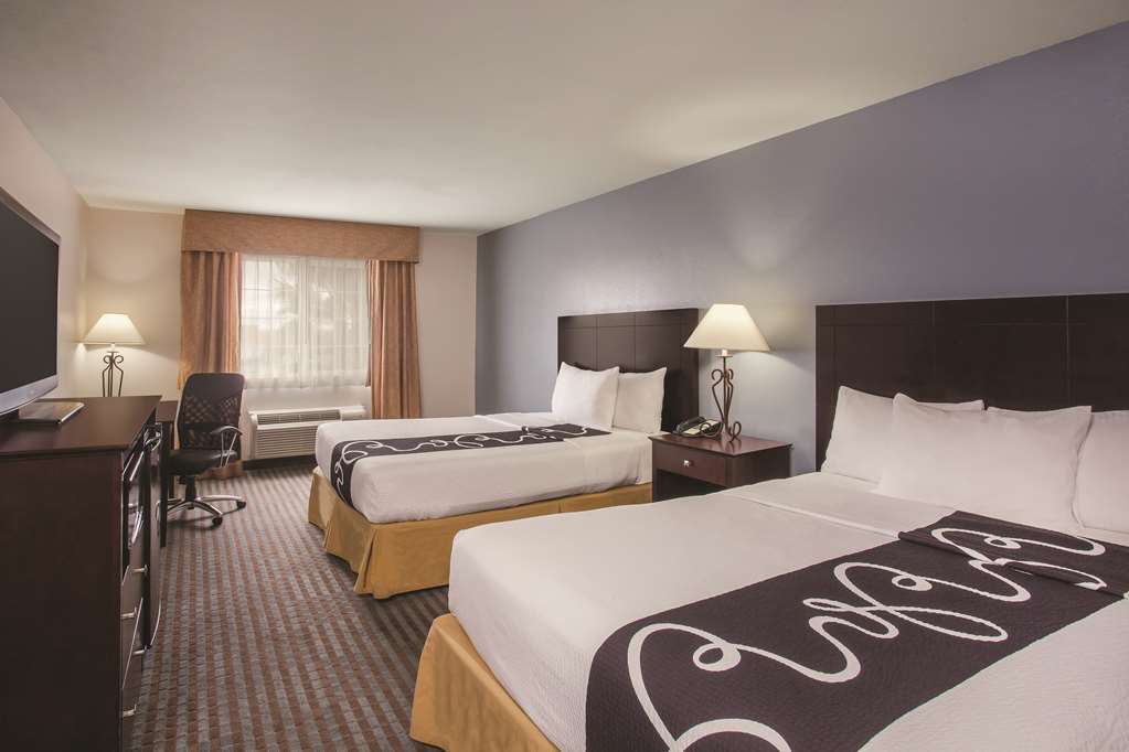 La Quinta Inn & Suites By Wyndham Las Vegas Nellis Room photo